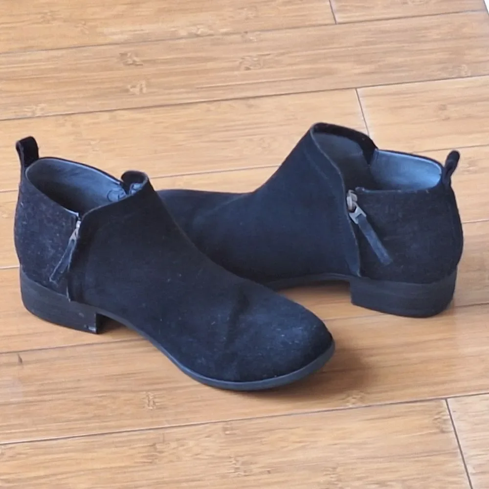 TOMS Deia Side-Zipper Woolen Suede Booties Black Comfy size 7 Women's